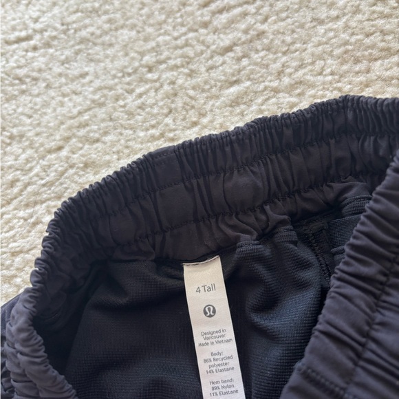 Lululemon Hotty Hot Shorts - Picture 2 of 4